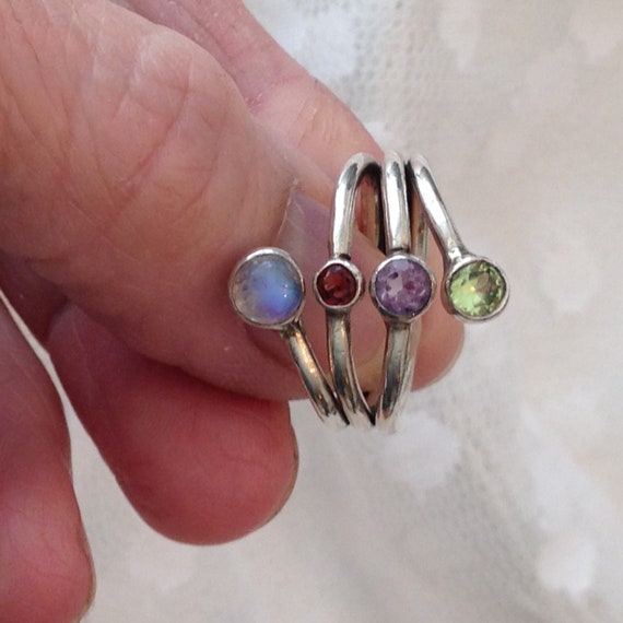Vintage Multi Gemstone Ring: Moonstone, Garnet, A… - image 8