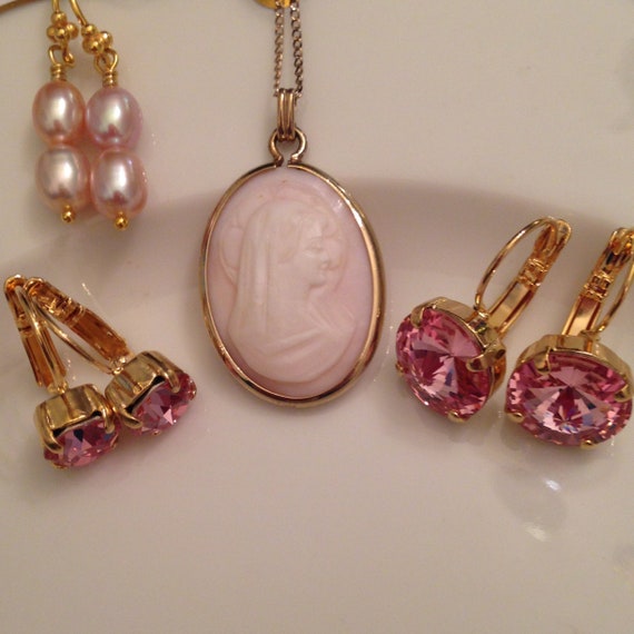 Vintage Virgin Mary Cameo Necklace Set Light Pink… - image 4