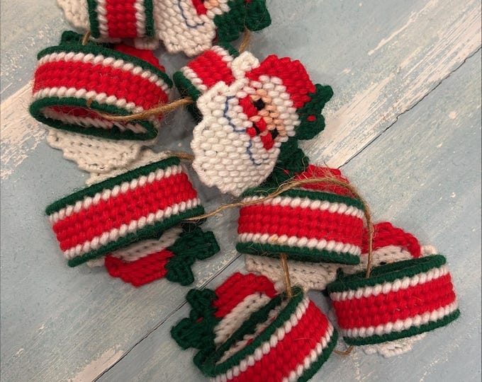 Vintage Santa Needlepoint Napkin Rings Set — Handcrafted Christmas Table Decor