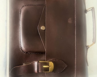 Handmade brown leather sachet, 4 divisions plus a small front pouch in excellent condition