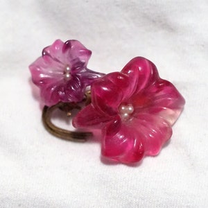 Lucite Acrylic Flowers Pink Purple Brooch Vintage