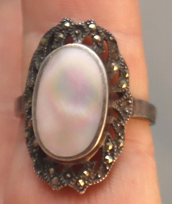 Deco Sterling Marcasite Mother of Pearl Ring 8.5 - image 2