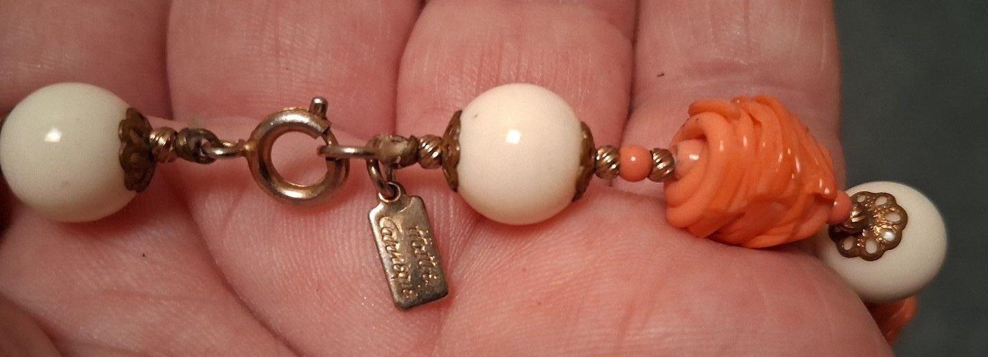 い*し様 ビンテージ　Hattie Carnegie ガラスビーズ 3連 ネック Vintage Hattie Carnegie Faux Coral Glass Bead Necklace - Etsy Israel