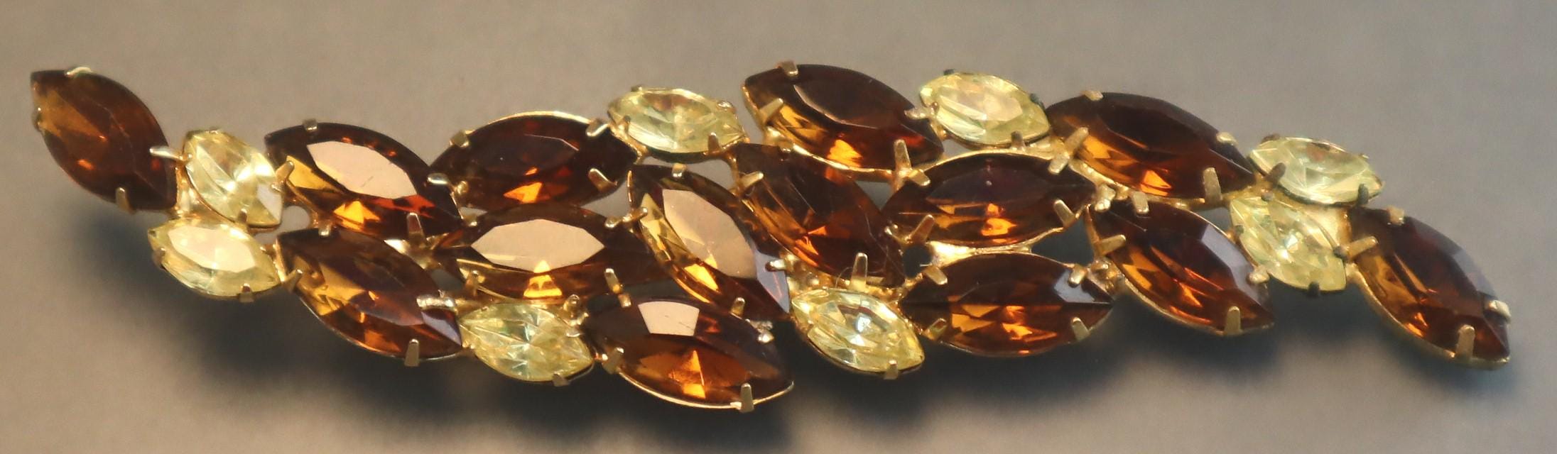 Grande Broche Vintage Argentée Avec Perles Et Résine Imitation Topaze/citrine - Bijou Fantaisie Occasion