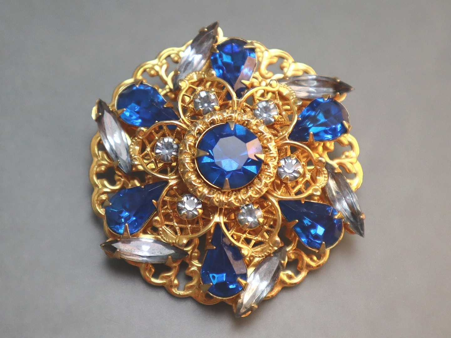 ヴィンテージ　ブローチ　GERMANY　３点 Vintage Tiered Rhinestone Filigree Brooch Brooch West