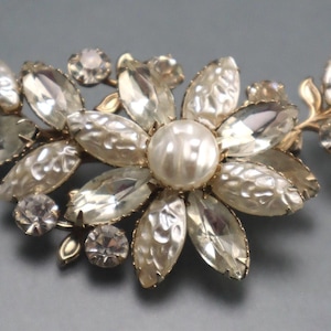 Vintage Cathe Baroque Crinkly Pearls Rhinestones Layered Vintage Brooch