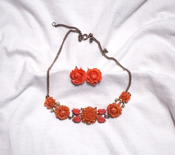 Coral online flower necklace