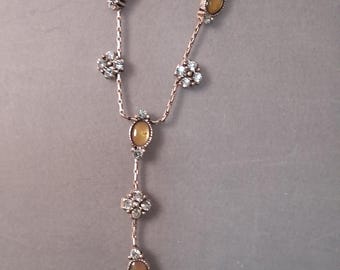 Collar vintage de 1928 con colgante en forma de Y de cristal verde y colgante en forma de Y.