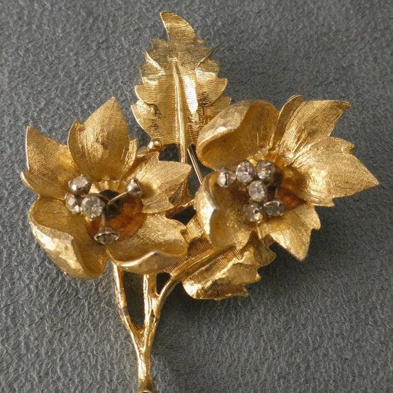 HAR Flower Pin Trembler Rhinestone Brooch Vintage