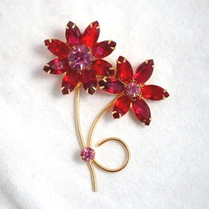 Vintage fuchsia en rode strass bloemenbroche grote pin