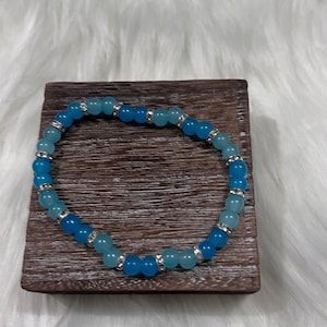 Blue glass bead bracelet