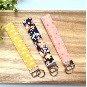 Handmade Keychain Wristlet For keys,Floral Wristlet, Fabric Wristlet Key Fob
