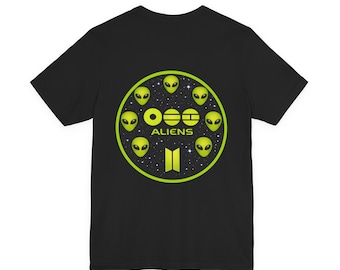Alien Faces Tee | Green UFO Circle Back Print