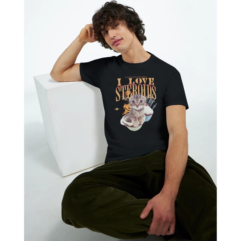 Camiseta con meme de gato "Amo los esteroides" / Divertida camiseta gráfica para amantes de los gatos y dueños de mascotas / Idea de regalo humorística / Camiseta desquiciada y vergonzosa imagen 7