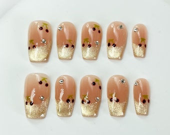 Golden Cherry Gold Farbverlauf Katzenauge Gelnägel | Drücken Sie auf die Nägel | Handgefertigte Nägel | Mittel Kurze Nägel | Nägel Kunst | Fake Nails Sargnägel