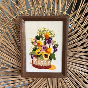 Cadre Vintage Avec Des Roses Dessinées à La Main | Vecteur Gratuite