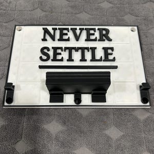 Universal customizable wall mount for VR headset and controllers