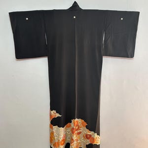 アンティーク着物　シルク着物　日本製　綺麗な花柄　カーディガン　黒　留袖　上着　コート　ビンテージ着物 着物ローブ ランジェリー　ナイトウェア 留袖　家紋　