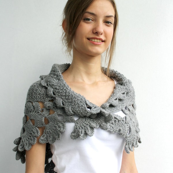 Gray Knit Capelet / Knitted Grey Shawl / Knitting Gray Scarf / Knit Grey Scarf / Christmas gift / Gift for Her / OUTDOORS GIFT