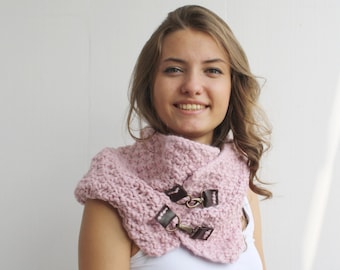 Tricoté à la main En laine rose Chunky Loop Cowl Collar avec lien en cuir Foulard cadeau de Noël