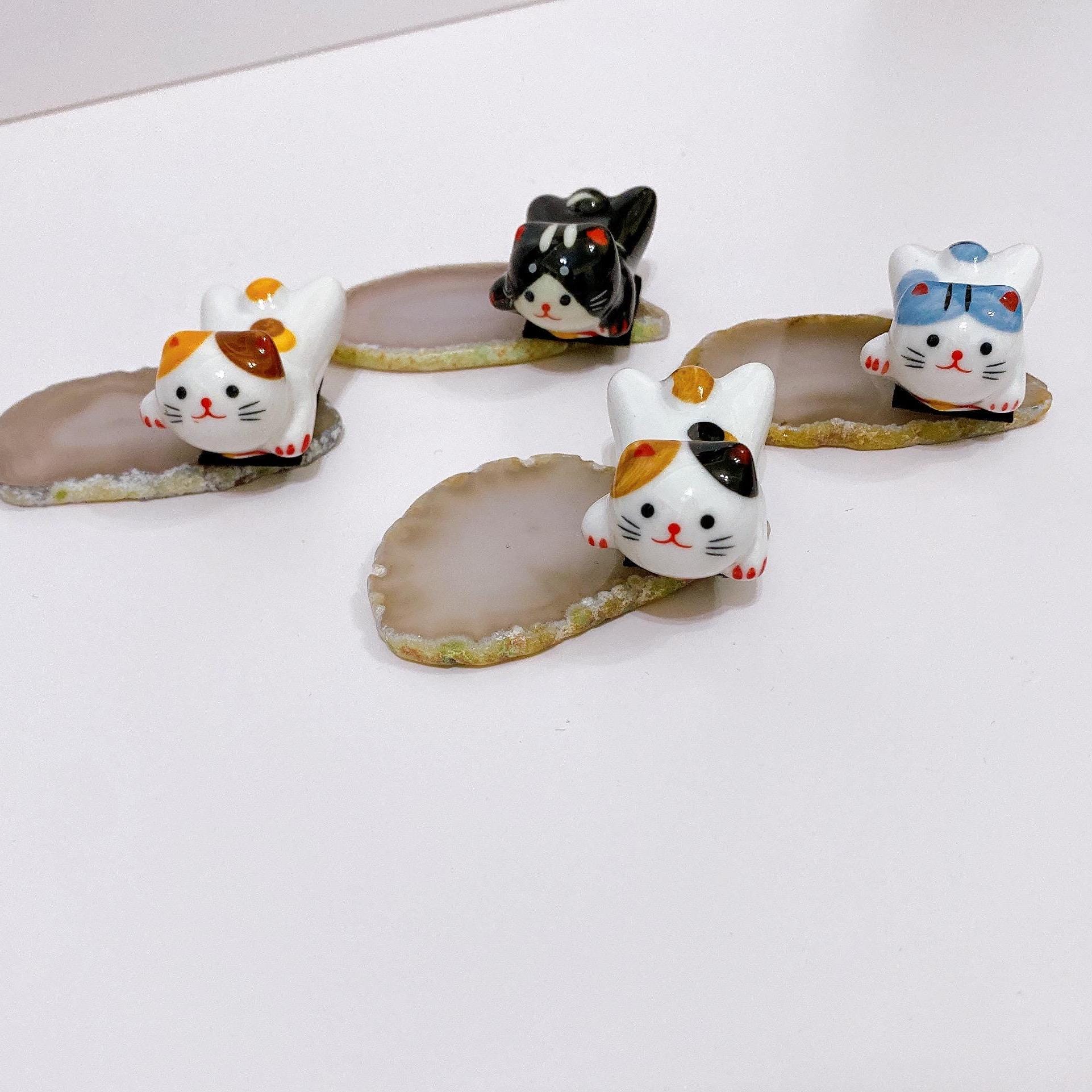 瑪瑙石を使用した陶器製のかわいい猫の置物、手作りのデスク