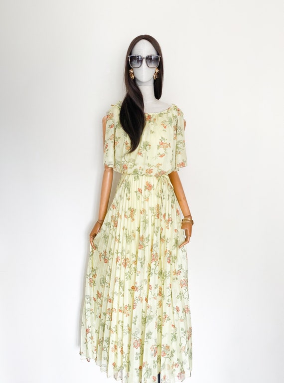 VTG 70s floral printed pleated maxi dress