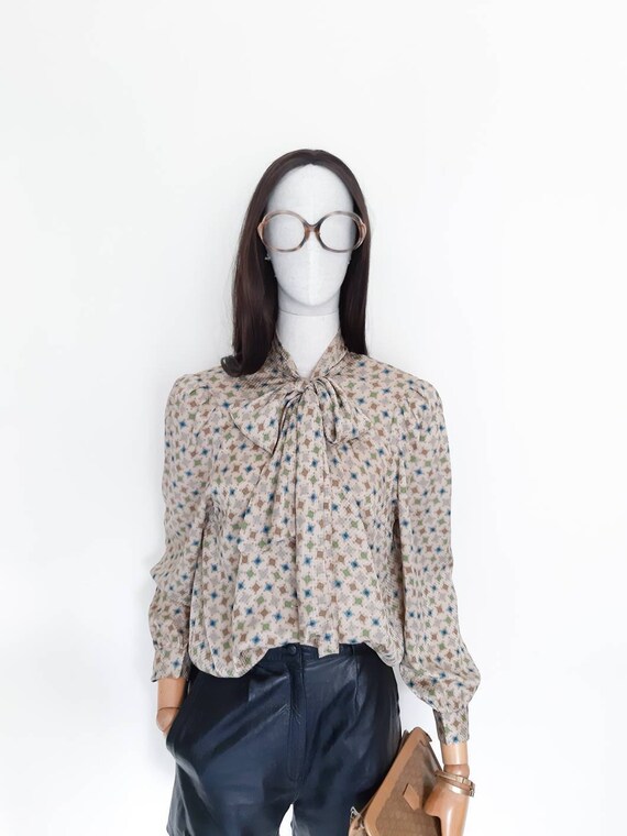 VTG Leilian printed silk pussy bow blouse (made in