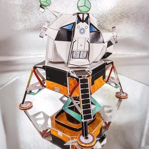 Surf Duke's Apollo 11 Lunar Excursion Module (LEM) & Orion Crew Capsule, Moon Missions-bundel, knutselset 3D-papiermodel, pdf, plannen