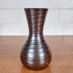 Vintage Bendigo Epsom Pottery Swirl Vase – Australian Studio Stoneware Salt Glaze 17cm