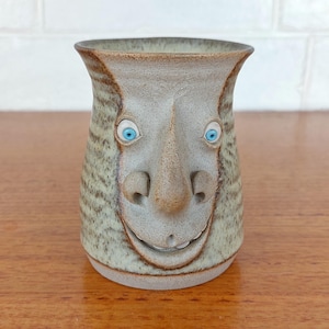 Vintage Muggins Face Mug – Muggins England Character Pottery Mug – White & Blue Eyes with Teeth