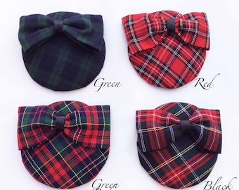 Plaid Tartan Fascinator avec Bow Detail en Rouge Vert et Noir Rockabilly 50s 60s Style vintage Cocktail Hat