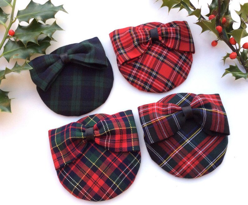 Plaid Tartan Fascinator avec Bow Detail en Rouge Vert et Noir Rockabilly 50s 60s Style vintage Cocktail Hat image 3