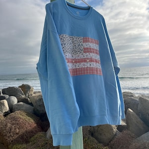 SKRÄDDARSYDD Återvunnen Kustneck: Amerikansk flagga