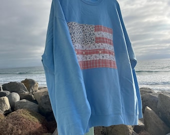 CUSTOM Upcycled Küsten Rundhalsausschnitt: Amerikanische Flagge