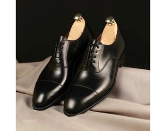 Maßgeschneiderte Herren handgefertigte schwarze Leder Oxford Who-Cut Schnürschuhe Cap-Toe-Kleidschuhe