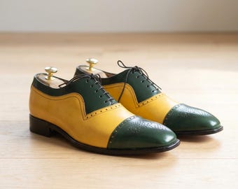 Zapatos Oxford Brogue de cuero amarillo y verde hechos a mano a medida para hombre.