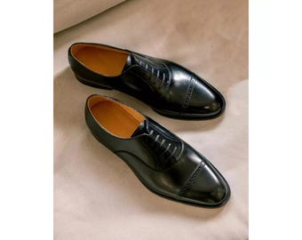 Maßgeschneiderte Herren handgefertigte schwarze Farbe Leder Oxford Cap-Toe Schnürschuhe