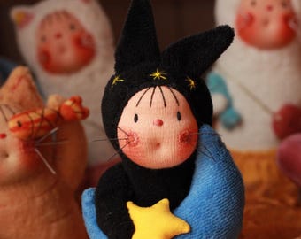 Boneca Coelho Preto Noturno Feita à Mão – Boneca de Pelúcia Colecionável de 12 cm – Decoração de Tecido com Recheio de Lã