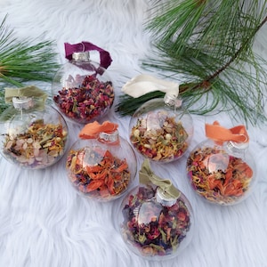 Dried Flower Ornament - Christmas Ornament - Floral Ornament - Christmas Tree Ornament - Glass Bauble Ornament - Flower Ornament