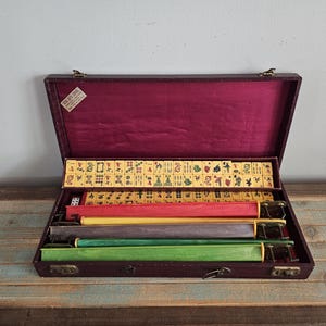 Vintage Vibrant Bakelite Majong Set with 160 Butterscotch Bakelite Tiles and 5 Bakelite Racks