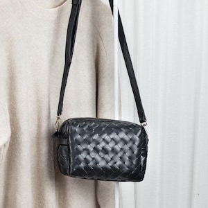 Sac à main en cuir noir tressé à la main - Sac à bandoulière ou pochette réglable en bandoulière - Sac à main tressé - Le sac à main Calliope