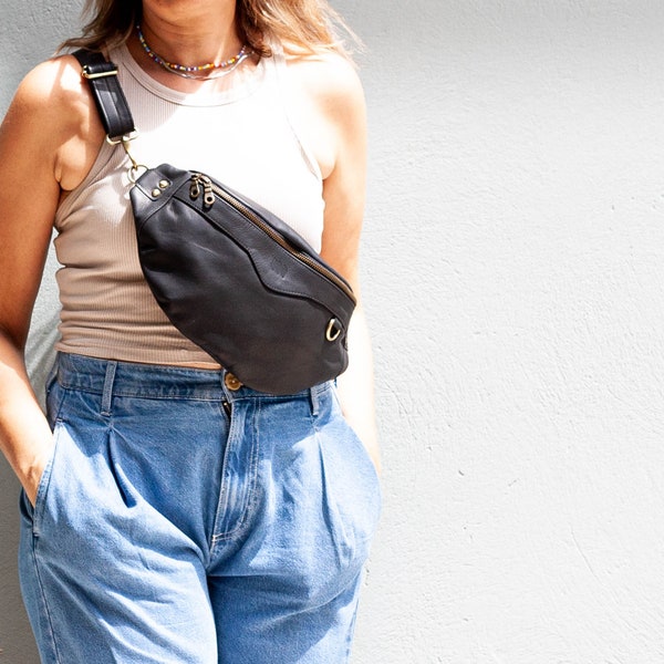 Fanny pack in black leather, large waist bag belt bag hip bag bumbag sling bag bumbag moon bag medium fanny pack gift - Haris fanny pack