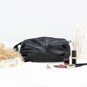 Trousse de maquillage en cuir noir, trousse à maquillage, trousse, pochette, accessoire de rangement, trousse de toilette, pochette zippée, cadeau - Trousse de maquillage Ariadne