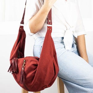 Sac hobo à bandoulière en toile rouge rouillé et lanière en cuir, sac à main croisé ample sac hobo sac de tous les jours sac de nuit - sac à bandoulière Kallia