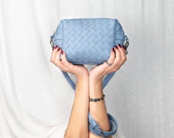 Blauwe handgeweven leren tas - verstelbare schoudertas, schoudertas of clutch - gevlochten handtas - De Calliope-portemonnee
