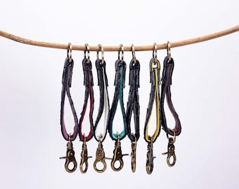 Clip porte-clés tissé à la main en cuir noir, porte-clés boucle porte-clés en cuir porte-clés en cuir cadeau lanière porte-clés pour lui