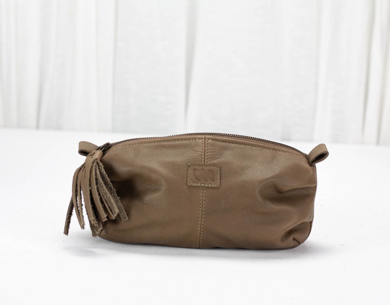 Toiletry bag in khaki brown leather, makeup bag leather zipper pouch cosmetic bag storage clutch bag accessory bag case Ariadne makeup bag image 4