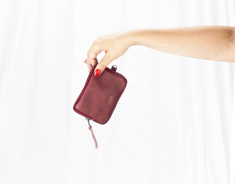 The Myrto Reißverschlusstasche aus weichem Leder, weinrote Reißverschlusstasche, Münzgeldbeutel, Handytasche, Geldtasche, Kreditkarte, Reißverschlusstasche Bild 3