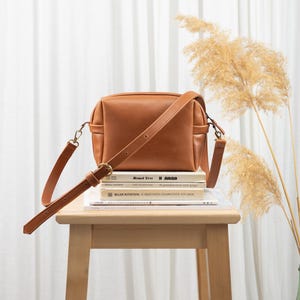 Brown Leather purse - Handbag, Adjustable crossbody, Strap Shoulder Bag or Clutch - The Calliope purse