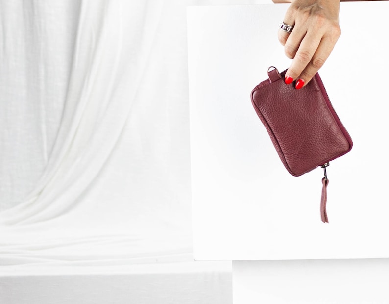 The Myrto Reißverschlusstasche aus weichem Leder, weinrote Reißverschlusstasche, Münzgeldbeutel, Handytasche, Geldtasche, Kreditkarte, Reißverschlusstasche Bild 5